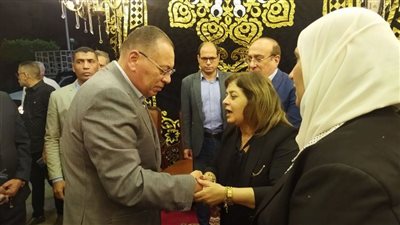 محافظ الشرقية يُؤدي واجب العزاء في وفاة شقيق النائبة هناء أنيس