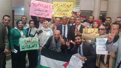 محامى نجع حمادي ينظمون وقفة احتجاجية تضامنًا مع الشعب الفلسطيني