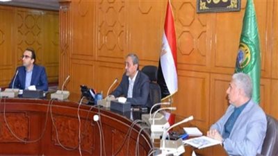 الإسماعيلية تناقش المشكلات المتعلقة بحركة النقل والمرور