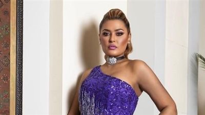 وعد تتألق بالأسود والمجوهرات تزين إطلالتها 