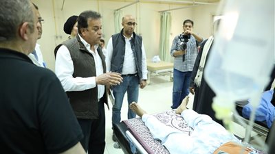 وزير الصحة يتابع الأداء بمستشفى سوهاج التعليمي.. ويشدد على رفع كفاءة العمل