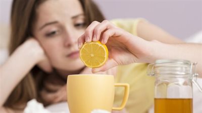 خبيرة تغذية: الماء الساخن مع الليمون أكثر المشروبات المفيدة لجهاز المناعة 