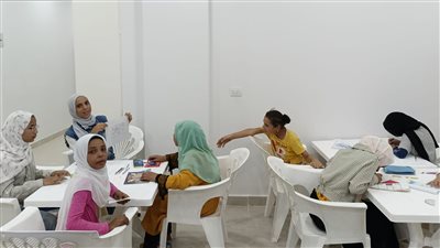 تنظيم ورشة لتعليم الشباب فنون الأعمال التشكيلية بالفرافرة 