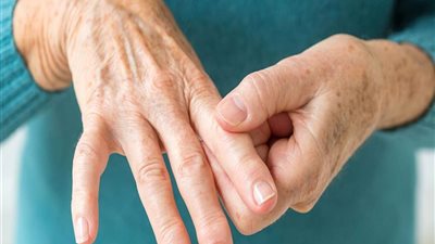 تظهر في الصباح والليل.. أولى علامات التهاب المفاصل 