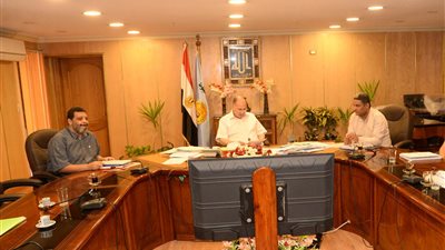 محافظ أسيوط يؤكد على تكثيف العمل بمنظومة تقنين أراضي أملاك الدولة لنهو تحرير العقود