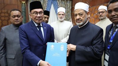 الإمام الأكبر: الأزهر تربطه علاقات علمية تاريخية بماليزيا