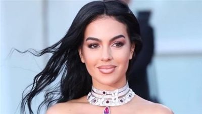 جورجينا عارضة أزياء لأبرز صحيات موضة 2024 على غلاف فوج العربية 