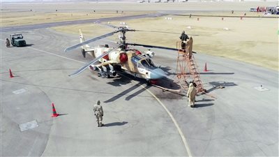 رئيس الأركان يشهد بيانا عمليا لأنسب أسلوب لأعمال التطهير الكيميائى لإحدى القواعد الجوية