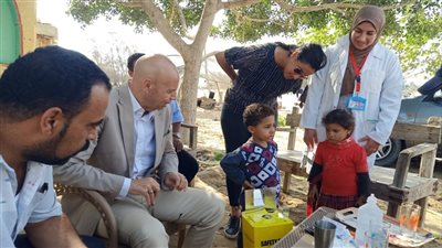  تطعيم الأطفال المتخلفين بالمناطق النائية بالصالحية الجديدة 