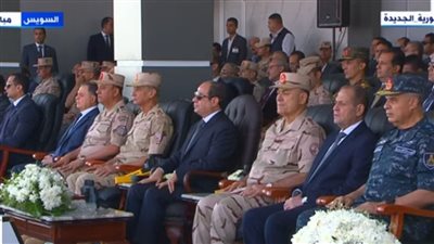 طريق النصر .. الرئيس السيسي يشهد فيلمًا تسجيليًا ضمن جولة تفتيش حرب الفرقة الرابعة المدرعة