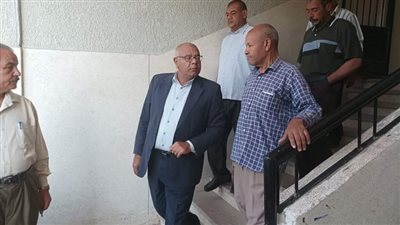 مدير تعليم نجع حمادي يشدد على إزالة جميع الأبواب الحديدية 