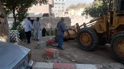 تمهيد الطرق استعدادًا لافتتاح مستشفى نجع حمادي خلال أيام 