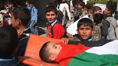 استشهاد طفل فلسطيني جراء قصف إسرائيلي في مخيم 