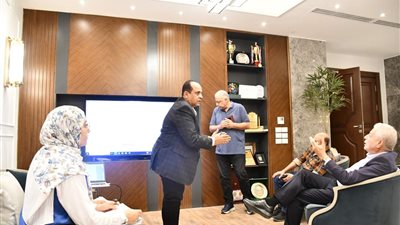 محافظ جنوب سيناء يتابع موقف أعمال الصيانة للمشى السياحي بطريق السلام 