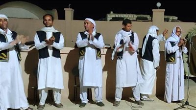 مكتبة الطفل بالفرافرة تنظم عرض فنون شعبية لفرقة التلقائين