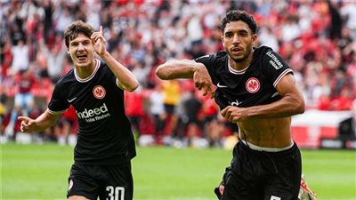 آينتراخت بقيادة مرموش يواجه هلسنكي الفنلندي الليلة.. تعرف علي الموعد