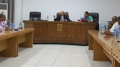 رئيس مدينة دهب يجتمع برجال الأعمال وأصحاب ومديري الفنادق والمخيمات