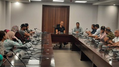 رئيس الجهاز القاهرة الجديدة يلتقى بعض سكان وحاجزي سكن مصر 