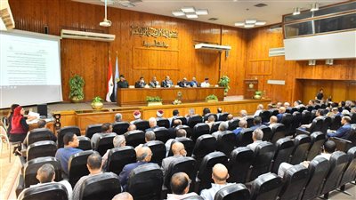 محافظ أسيوط: تخصيص أراضي لإقامة مدرستين ومحطة صرف صحي بأبوتيج والفتح