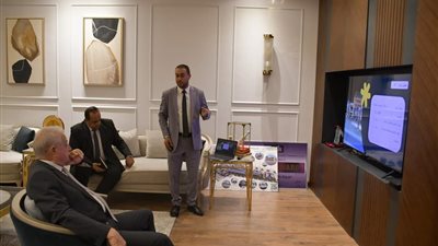 محافظ جنوب سيناء يتابع موقف الممشى السياحي بشرم الشيخ 