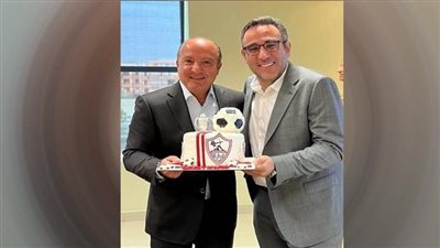 عضو مجلس إدارة الأهلي يحتفل بفوز 