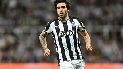 الاتحاد الأنجليزي يدين نجم نيوكاسل تونالي في قضية المراهنات 