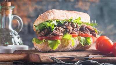 في دقائق.. حضري ساندوتش روستو اللحم على خطى المطاعم