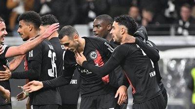 مرموش يقود آينتراخت للفوز على هلسنكي 6-0 في دوري المؤتمر الأوروبي