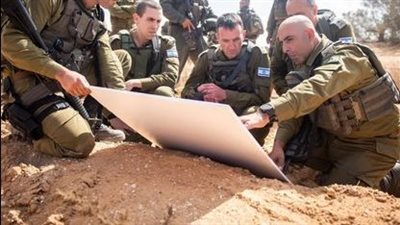 الاحتلال الإسرائيلي ينفذ مناورة برية لجمع معلومات استخباراتية بقطاع غزة 