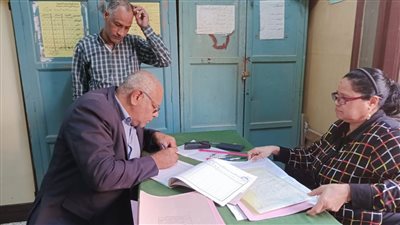 مدير تعليم نجع حمادي يقرر إحالة معلمة للشئون القانونية للتحقيق