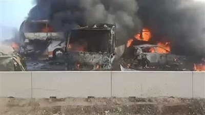 مقبرة للسيارات المحترقة وإصابة العشرات.. تفاصيل حادث طريق الإسكندرية الصحراوى| صور 