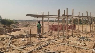 إيقاف أعمال بناء بدون ترخيص بقرية أبنود بقنا