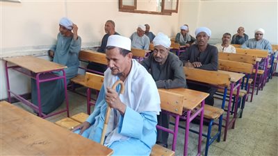 إدارة قوص التعليمية تصل للنسبة الصفرية في محو أمية عمال خدمات المعاونة