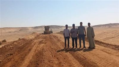 رئيس مركز قوص يجري جولة تفقدية لموقع مصنع المعالجة الميكانيكية 