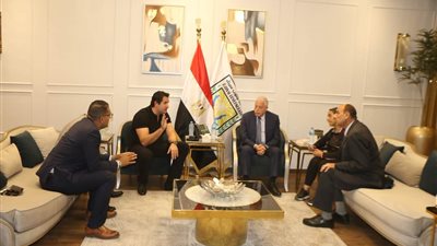 محافظ جنوب سيناء يبحث زيادة المجموعات السياحية الواردة من إيطاليا 