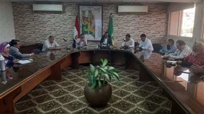 رئيس جهاز الشروق يجتمع مع حائزي قطع الأراضي بالمناطق المضافة للمدينة