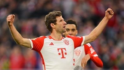 بايرن ميونخ يدك شباك دارمشتات بثمانية بيضاء ويتصدر الدوري الإلماني