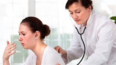 نقص هذا الفيتامين يهدد صحة الرئتين ويسبب الإصابة بالربو والانسداد الرئوي.. أطباء يحذرون