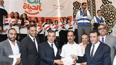 رئيس هيئة تعليم الكبار يشارك في مبادرة أنت الحياة بحي الساحل