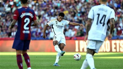 شاهد..احتفال دكة بدلاء ريال مدريد بهدف بيلينجهام في برشلونة (فيديو)