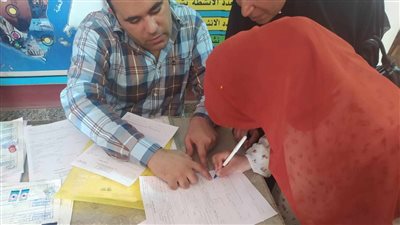 وزارة العمل تسلم عقود عمل لذوي همم بجنوب سيناء