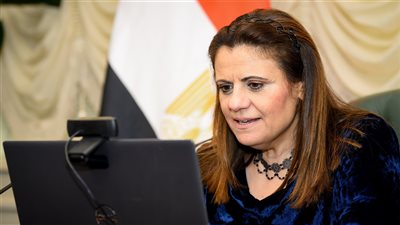 وزيرة الهجرة تستعرض مع فريق العمل أداء المركز المصري الألماني منذ 2020 حتى مايو 2023
