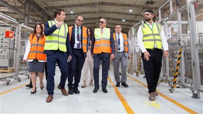 رئيس الهيئة العامة للاستثمار يتفقد توسعات مصنع شنايدر بمدينة بدر