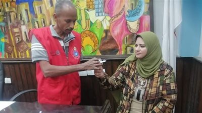 فرق طبية لتوقيع الكشف على العاملين بالوحدة المحلية لمركز قوص بقنا