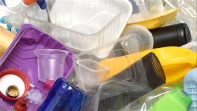 علاقة المواد البلاستيكية بأمراض الكبد.. دراسة توضح 