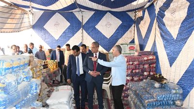 محافظ الفيوم يتفقد معرض بيع السلع والمستلزمات الغذائية بطامية