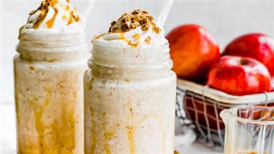 طريقة عمل سموذي التفاح بالكراميل.. يحمي من الجلطات