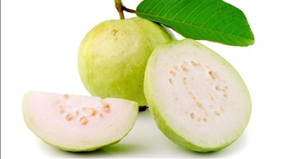 تساعد على نمو الجنين وتحمي من السرطان.. 8 فوائد للجوافة 