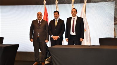 وزير الشباب يلتقي رؤساء الاتحاد الدولي والأفريقي والآسيوي والعربي لرفع الأثقال