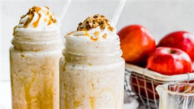 يقي من السرطان ويحمي من الجلطات.. طريقة عمل سموذي التفاح بالكراميل